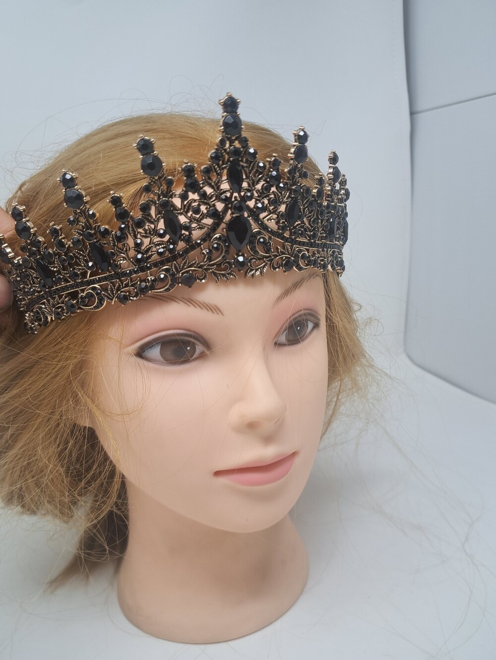 Vintage Women's Crown Costume Jewelry Rhinestone Metal Victorian Royal Black